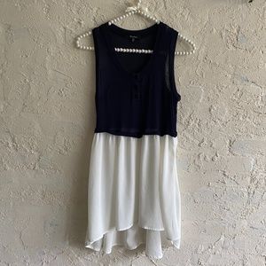 NWOT Monteau Navy White Sheer Long Tank 3 Buttons